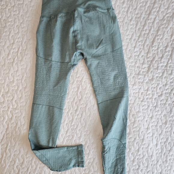 Alphalete Legging - Picture 2 of 3